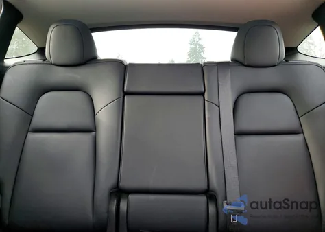 2023 Tesla Model Y z USA, uszkodzony, nr VIN 7SAYGDEE3PF851587